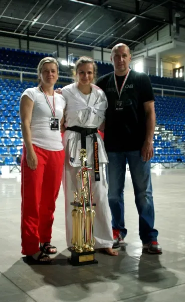 Zawodniczka z trofeum w Budapeszcie